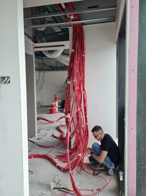 פרויקט הקמת מבנה משרדים — חברה בורסאית מובילה